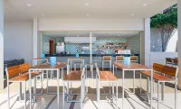 Hilton Garden Inn Ras Al Khaimah - bar
