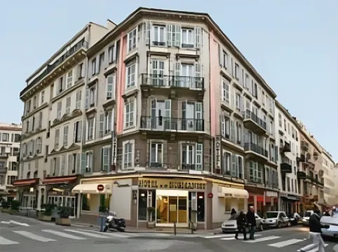 Hostel Ozz by HappyCulture