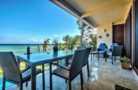 Create Unforgettable Memories in Your Beachfront Escape with Stunning Views!