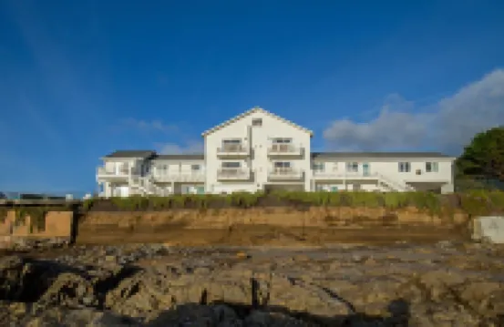 Black Sands Inn Hotels in 
