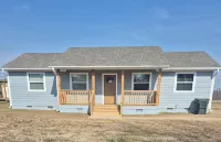 4 Bedroom-2 Full BathsClose to lake - 20 min to airport