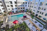 Chic and Stylish 2B near Legacy West - balcony