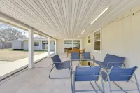 Spacious Fort Walton Beach Home ~ 2 Mi to Beach! - Country Houses