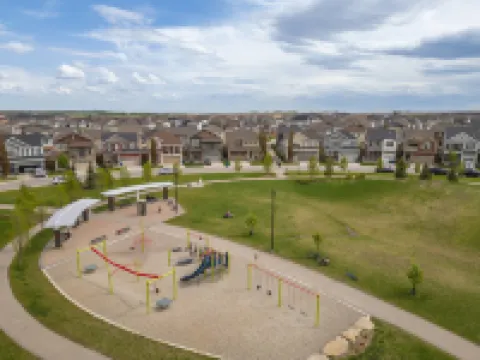 A beautiful home in Airdrie Hoteles en Airdrie