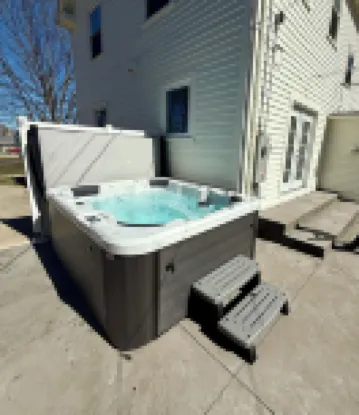 Downtown Yellow Springs- Walkable. Hot Tub. Fire Pit + Pets Welcome
