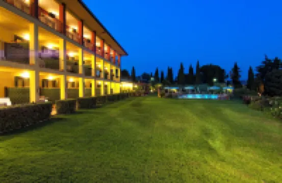 โรงแรมวิลล่า มาดรีนา เลิฟลี่แอนด์ไดนามิก