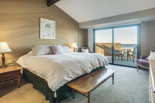 Sequim Shoreline Retreat w/ 2 Decks: Dogs Welcome! - Beach