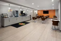Super 8 by Wyndham Bronx Near Stadium - breakfast