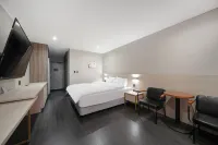 Hotel Summit