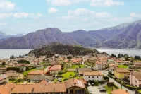 Serenity Como's lake view & pool retreat in Italy