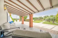 Refreshing poolside escape in Ponte de Sor - Wifi