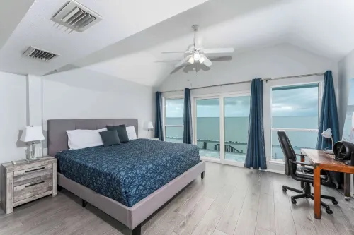 Bayside Waterfront Home With Private Patio