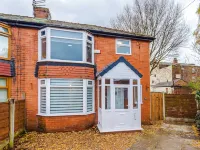 Spacious 3-bed Ideal for Long-term Business Hotéis em Tameside District