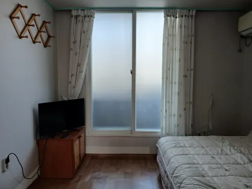 Donghae Rosemary Pension (Condo Type Homestay) - เพนชั่น