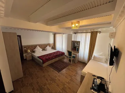 Suzangaron Boutique Hotel Отели в г. 
