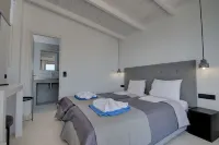 Pyrgos Exclusive 4, Sea View & Private Pool - Villas