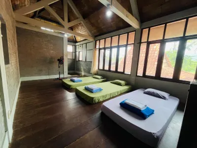 Saka Homestay Boutique & Cafe Hotel di 