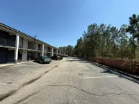 8 Inn Americus Near Albany I 75 - parking