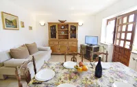 Peaceful stay with bbq and parking