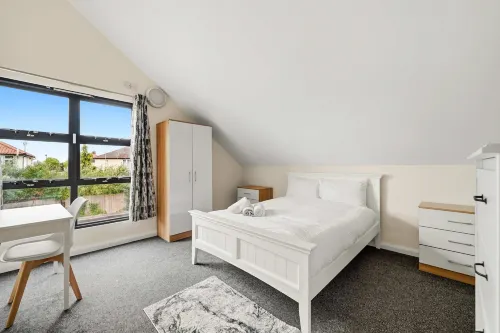 6-bedroom Family Haven With Garden in Aylesbury - Wifi