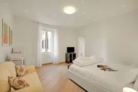 Les Suites di Sara Rooms - Homestays