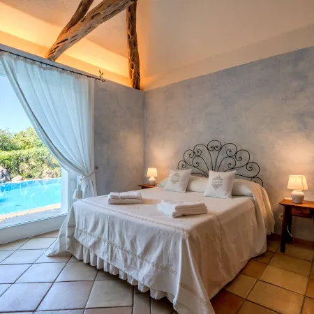 Villa Flor, Exclusive Property with Pool in Stintino