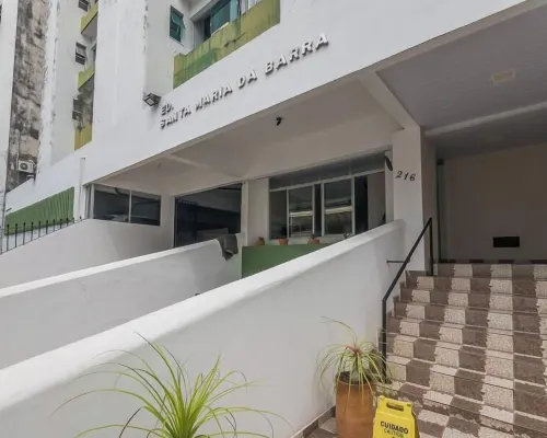 舒適且優越位置的住宿，距離巴拉海灘550公尺 Eais 巴拉附近的飯店