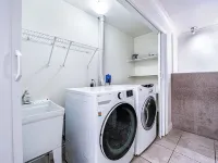 Comfortable Room in a Shared Home Hotéis em Vancouver