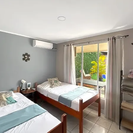 Private residential home for 8 with private pool; 5 min walk to Jacó Beach.