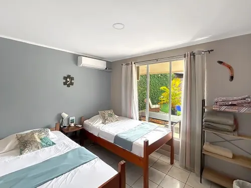 Private residential home for 8 with private pool; 5 min walk to Jacó Beach.