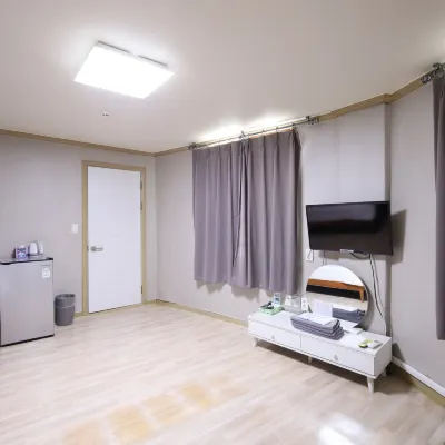 Boryeong Renaissance Pension Stay โรงแรมใกล้หาดแดชอน