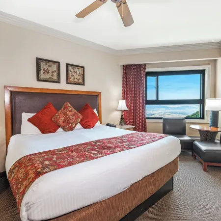 Enjoy the Ridge Tahoe Two-bedroom Lock-off for a Family of 6
