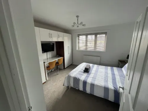 River House 2Br 1 Bathroom Downstairs Toilet Parking St Neots Town Centre - Park Yeri
