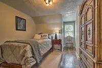 Cute Emporia House - Mins to Downtown and Esu! - Homestays