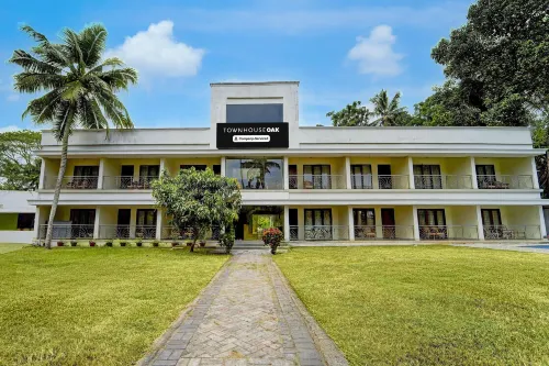 Deluxe Thiruvallam Lakeview
