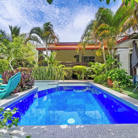 Modern Villa With Pool Garden