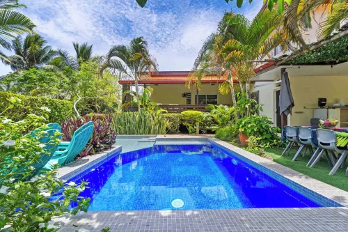 Modern Villa With Pool Garden - 4 étoiles