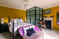 Lavish Farmhouse With Lake Gardens Pool Table - 4-Star