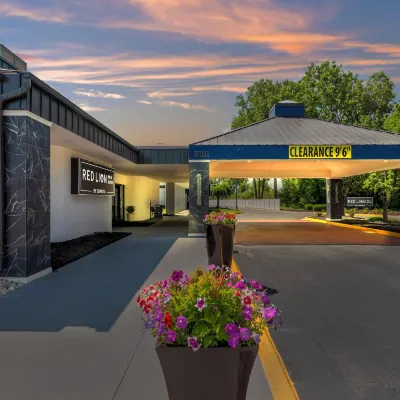 Red Lion Inn & Suites Kansas City Hotels near GEHA Field at Arrowhead Stadium