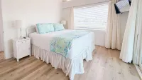 Sandbag Castle 4bdr Waterfront - Balkon
