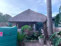 Charming Holiday House in Roodepoort with Garden & Pool - 2-Sterne