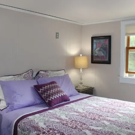 Cozy Apartment Overlooking Mount Washington in Rural Country Setting
