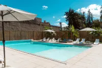 Howard Johnson by Wyndham Yerba Buena - Pools