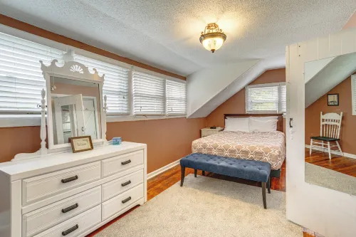 Walk to Beach! Luna Pier Haven w/ Yard & Views - 2-Sterne