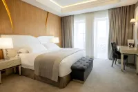 Tresor Le Palais Timisoara, Curio Collection by Hilton - parking