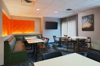 Fairfield Inn & Suites Edison-South Plainfield - breakfast