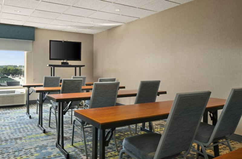 Hampton Inn & Suites Newport News-Airport (Oyster Point Area) photo 4