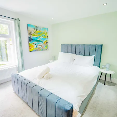 Central Gloucestershire Flat 1 Bedroom  Sleeps 6