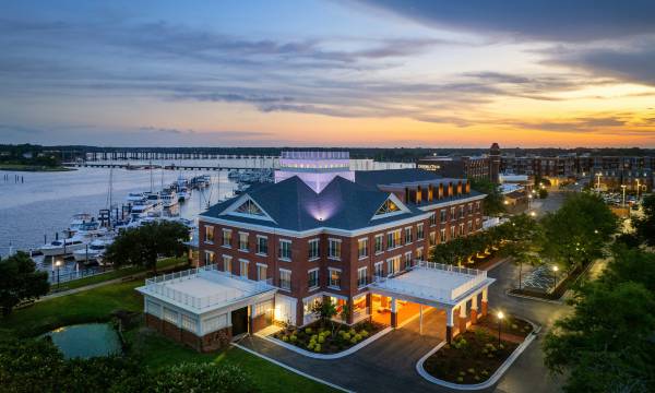 Tryon Riverfront Inn New Bern, Tapestry Collection by Hilton