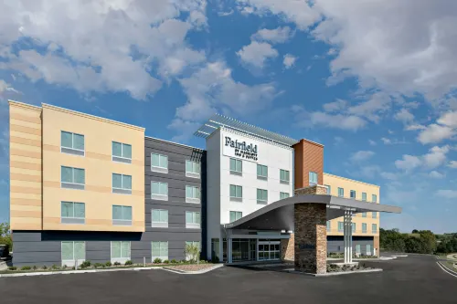 Fairfield Inn & Suites Lake Geneva - 3-Star
